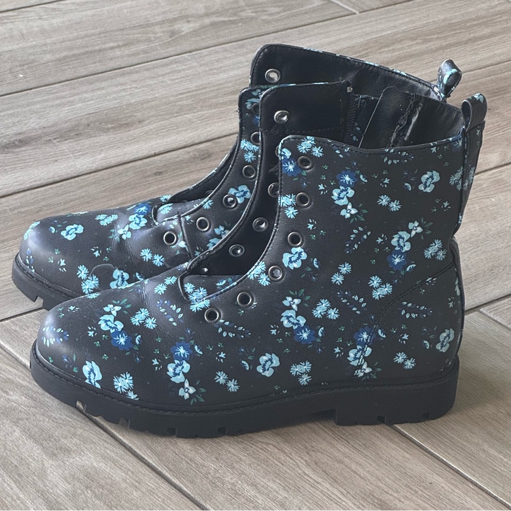 Black Floral Lace-Up Boots with Blue Flowers- 6